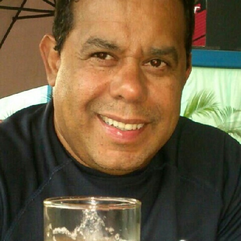 Profesional de la ingeniería área comunicaciones, me apasiona el acontecer político.