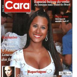 SOU UMA MENINA MULHER DE UM SORRISO BRANCO ENCANTADOR SOU SUPER SIMPLES E HUMILDE ADORO SAIR ME DIVERTIR E APRENDER COISAS NOVAS EU SOU MUITO SIMPATICA