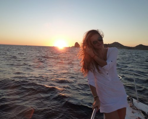 Former Fashion Director; journalist, fitness junkie and lover of sunsets. Balanced Body qualified Pilates instructor. Founder of Every Second Counts activewear