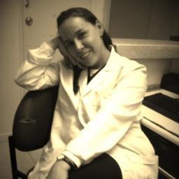 Si no vivimos para servir, no servimos para vivir. Mujer, medre, hija, amiga, compañera, médico, cantante, cooperativista, comercio....