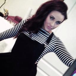 hilling like marley .. and living like the king  life is what u make it :) In HOLLYOAKS playing sinead 3
liverpool / london · http://t.co/UYXx1PjRWC