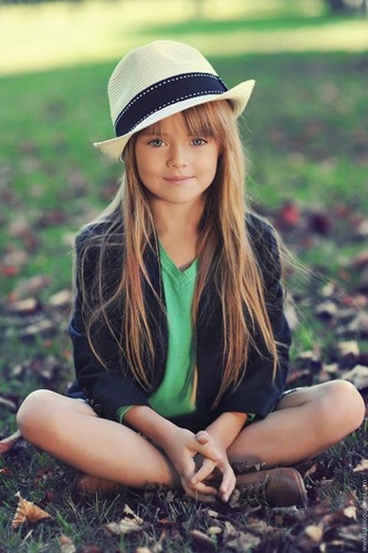 The 9 year old daughter of @ScarletCPn4 and @Aden_Cooper
