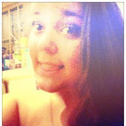 15 anos ,ariana,  boba , iludida , doida , divertida, que si apega fácil as pessoas..sou Kélover (: