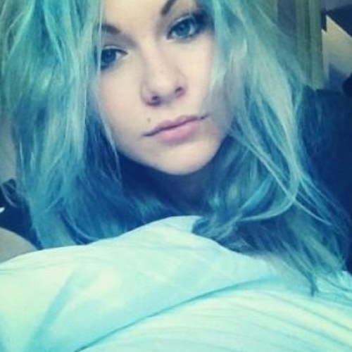 AnonymousFuckUp's profile picture. Turquoise hair because i'm cray. Press the follow button for a freddo and a follow back ☺