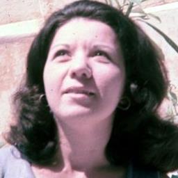 Sou professora e poeta.  Canto o amor incondicional.