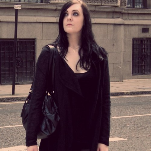 Vampyrae13's profile picture. 