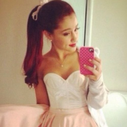 Putting my hearts up for Ariana. Austin Mahone says he's just a friend. Demi gives me a heart attack ♡ Go Grande or Go Home ∞