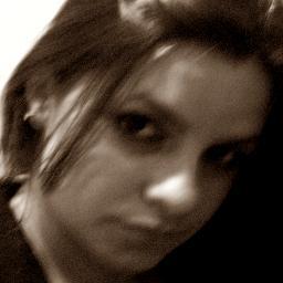 desinhasantos_'s profile picture. simplesmente uma garota que gosta de viver intensamente e curte demais aqueles que a valorizam