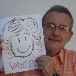 Creo en un mundo mejor donde los niños sean lo principal. donde la educacion llegue a todos y el comunismo no exista