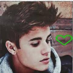 Nunca chore por amor, pois a única pessoa que merece suas lagrimas jamais te fará chorar(justin bieber)
