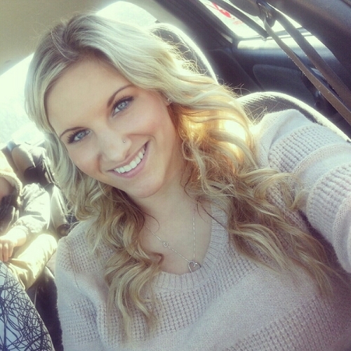 Canadian girl, I love to tan and be outside, listening to country where ever I go ♥