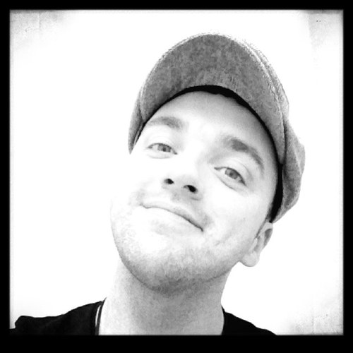 Singer/song writer . email : ryankinnie@me.com for enquiries .