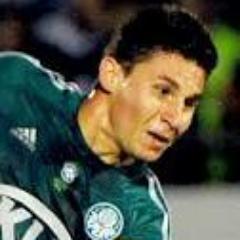 Meu nome é Joao Danoninho,Mas dentro de campo sou o Joao Demoninho..Comigo é Assim:Ou Rasgo a Bola ou Rasgo o Adversario ! B A Z I N G A .FAKE 2 Do João Denoni