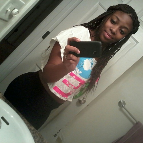 Itsss breee bitchesss. llf follow me…http://t.co/jPT4FoSx0g