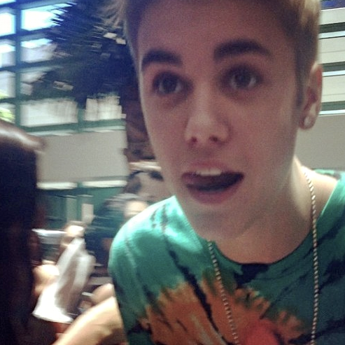 JUSTIN DREW BIEBER ♥  #Believe  Eddddd ♥ One Direction ♥ i follow back :)