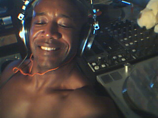 My name is Paulo Pacheco. Professional dj / music maker. Working as a resident dj @ THE WEEK INTERNATIONAL  São Paulo (BRASIL).