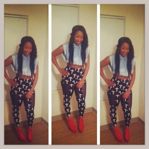 college girl!  
love to party!!
Successful stoner!!! .....
JUST FOLLOW ME:)