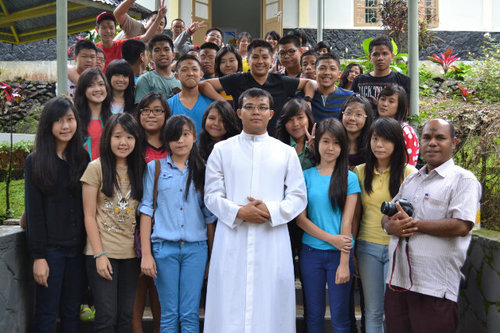 pak lukas adalah boss kita. alumni smk rajawali tahun 2012/2013☺.