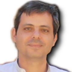 Marido, padre, profesor, ingeniero, programador, físico... y lo sigo intentando:

The expert has failed more times than the beginner has even tried.
