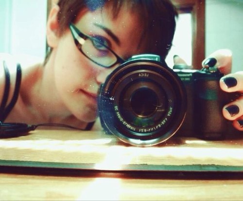ciaoooo,sono Marialuisa,appassionata di photoshop (qualche volta mi diletto anche nelle foto) e videogiochi