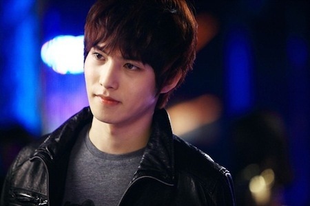 I love Jesus, my family, my friend, and all person are surrounding me 3 :-)
-ELF- kyuhyun -