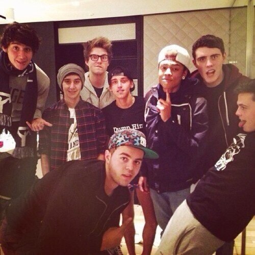 Supporting Ariana&The Janoskians Follow i follow Back!