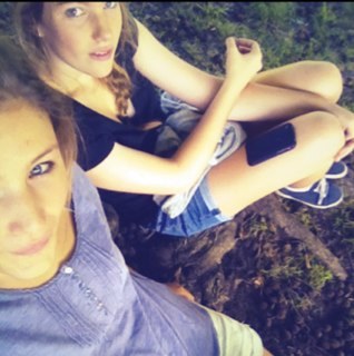 SydTeenBeauty's profile picture. Two girls trying to navigate their way through the world of fashion, health and beauty. Check out our blog! #TeamFollowBack