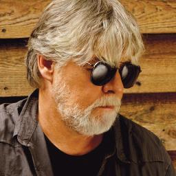 PauloRobertoMe5's profile picture. I like music:
Rock, Blues
and read good books.