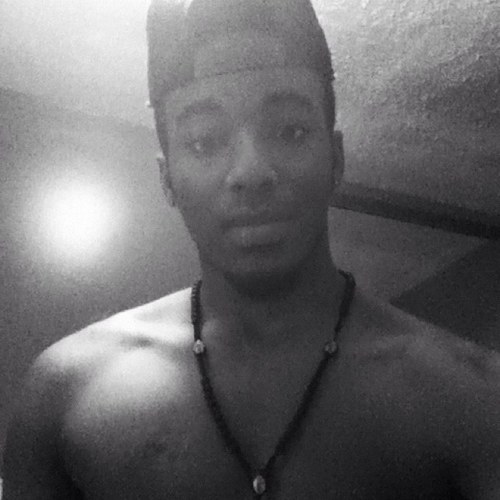 elijahdaviss's profile picture. Hey You Follow me , I followh back.