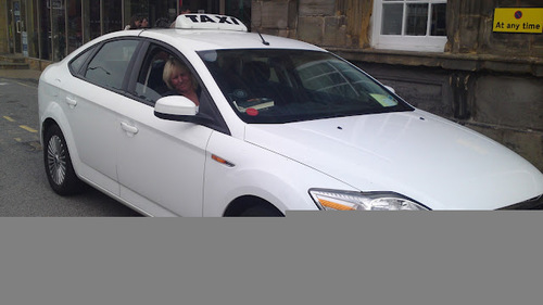 Call us for any quote - Local - Long Distance - Airports - 4-8 Seaters Available  ***** 07581 222 707 *****