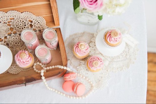 Je fais des cupcakes,table de dessert et Bar à bonbons sur mesure pour tous vos événements.
I do, cupcakes, custom dessert tables and candy Bar for all events!