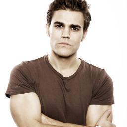 165/Hermano de Damon/Tranquilo, desconfiado, sobreprotector, cabezota y celoso/Puedo ser frío y calculador/ Me llamaban El Destripador/ Enamorado de Elena
