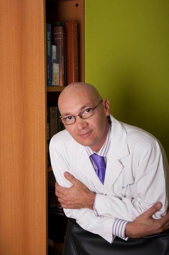 El Dr. Billy Spence es un reconocido cirujano plástico de Venezuela, con formación en Brasil y USA. Mamoplastia, abdominoplastia, liposucción. Biopolimeros