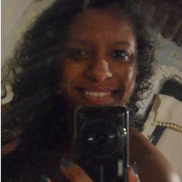 '' Taurina, Gremista, romântica, sonhadora,pagodeira  arrogante quando é necessário, brincalhona, um pouco tímida e uma pessoa que ama muito a sua família ''