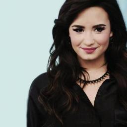 AMOOOOO  a @selenagomez e @ddlovato.. gosto de vários como Justin, Nicki Minaj, Joe..  Meu outro twitter é https://t.co/aa5SaeI5Om