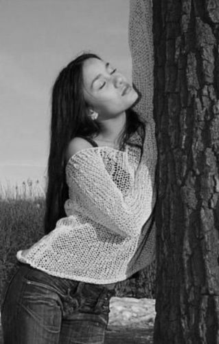 simoneyell's profile picture. Own the moment