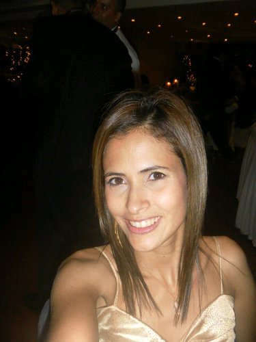 Venezolana. Lic. Comercio Internacional.
