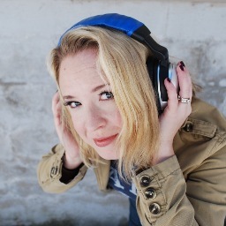 I'm a mom who digs music.