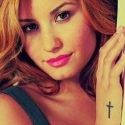 ´´Meus fãs sãs as coisas mais importantes da minha vida´´  U_U com licença coisa mais importante do luan passando