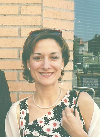 Educadora durante 36 años. Amante del Griego, del Latín, del alemán, de la música coral y de Lolo. Madre Soltera por Elección (MSPE) de mis mellizos.