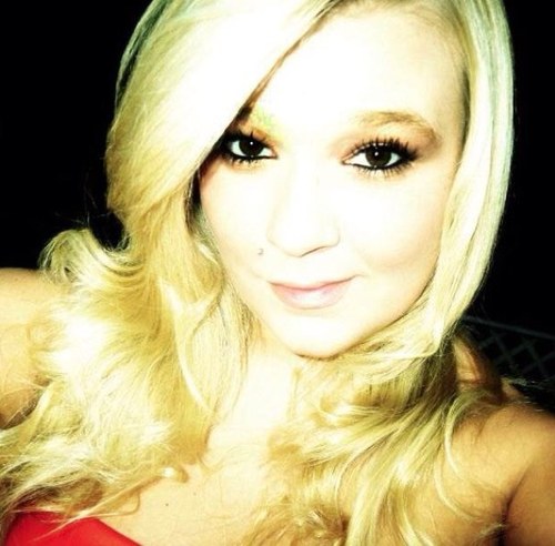 Adore fashion, hair, Marilyn Monroe, Elton John, and cats.