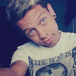 Ui Ui Ui ele te seduz 2 Bju :* :*