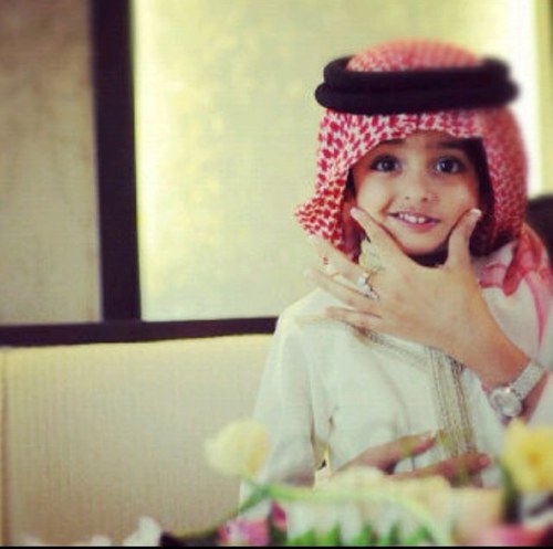 اهوى كتابة الخواطر والنثر.