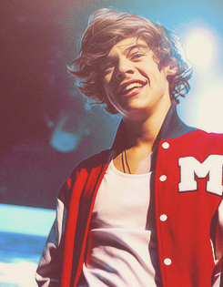 Iam a big fan of One Direction If I Had To Choose One It Would Be Harry Styles Love Those Curles Boy 3