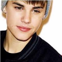 Emms..Holii! :3 Me Llamo Anais, tengo 12 años, Soy Belieber, @justinbieber  es mi inspiracion, mi idolo mi todoo! ems...esooo...chaiii ♥ :D