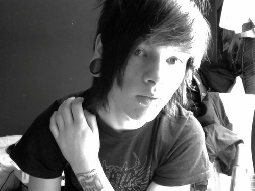 Singer/Screamer of Searching For Sincerity
Music is everything to me
http://t.co/GgI2JR7Sfq