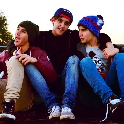 JANOSKIANATOR BY RELIGION.
  Love you boys :) XOXOX
 15 and from London.