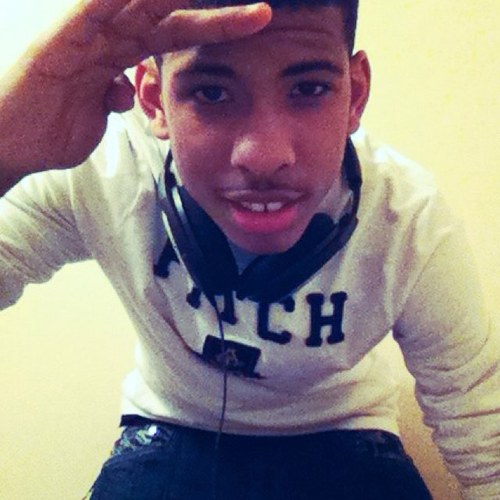 Ayee , Follow Me & My Bro @Chill_Brooo , & We Follow Back. But Uhmm Im A Hooper. #Maplewood #Freshmen #SPURS #Follow #IFollowBack #@SaluteTo_Me