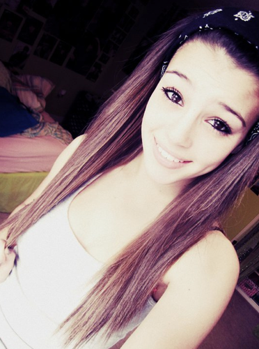 PrivEms's profile picture. I'm Emma and i was @justinbieber's one less lonely girl on stage! 
Love you cousin