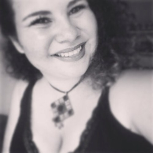 What should i say? Well, i'm a happy person and love everyone (:
Oque eu devo diser? Bom, eu sou uma menina feliz e amo todos (: